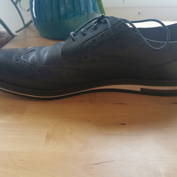 Classic Black Men's Dress Shoes - Picture 4 of 9